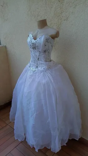 Passa Loja de Vestidos de Festa, Noiva e Ternos com Miçangas