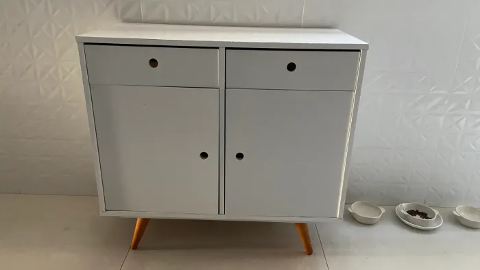 Buffet Branco Pés Palito