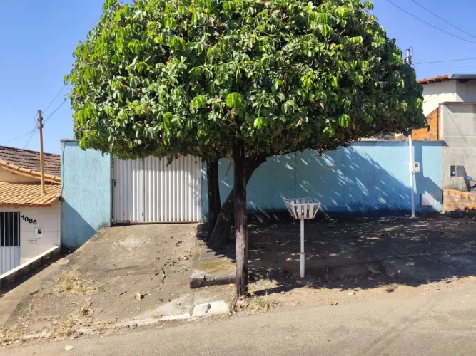 Casa no Centro de Minaçu - Excelente localização | Terreno 220 m²