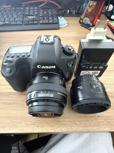 Câmera Cânon 6D + 2 lentes + carregador + case  