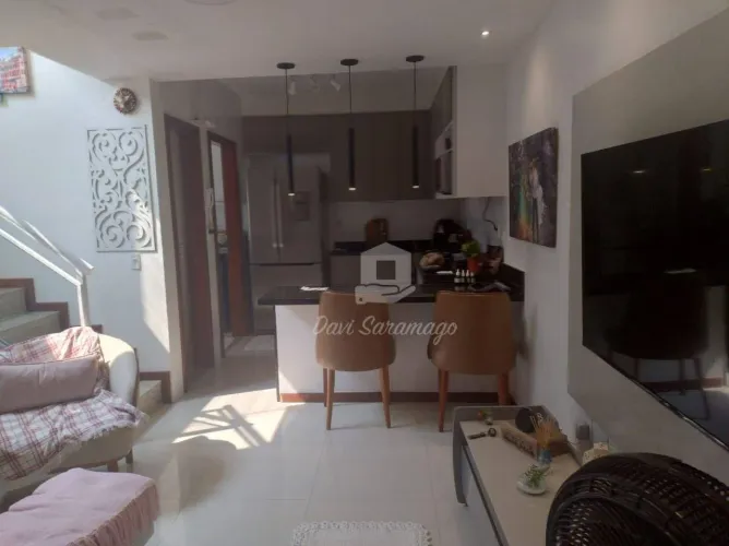 Casa em condomínio com 2 quartos e 92 m² à venda