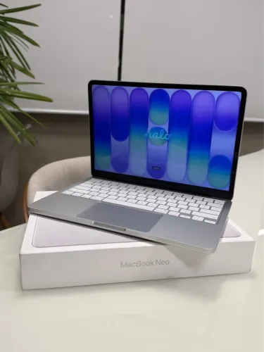 MacBook Neo Silver - 256GB SSD | 8GB RAM
