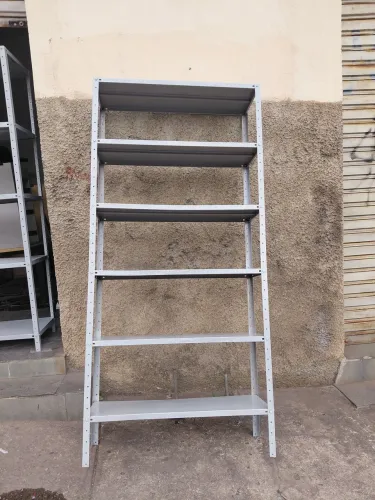 Prateleiras de aço 