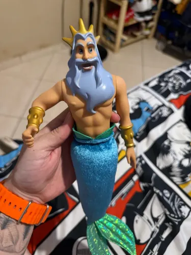 Vendo boneco rei tritão 