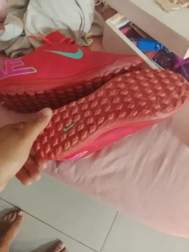 Chuteira mercurial usada ,3 x cheirando a nova ainda
