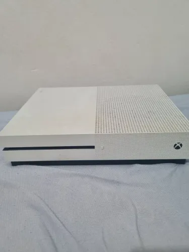 Console Xbox One S 1T com defeito