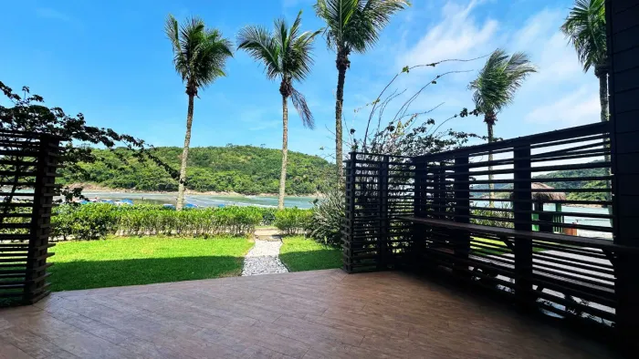 Casa para locação anual , pé na areia em condomínio fechado na praia do Guarujá
