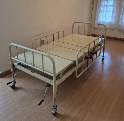 Cama hospitalar usada 2 movimentos manual