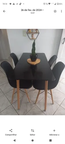 Vendo está linda mesa...não acompanha cadeiras...