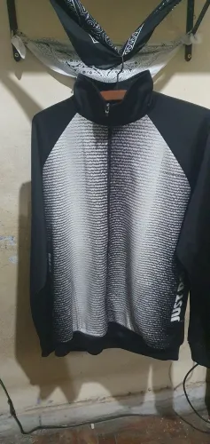 Jaqueta Esportiva Preta/Branca - ESTILO "JUST DO IT"