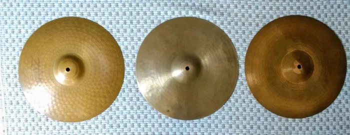 6 pratos zildjian e ufip por 500 reais