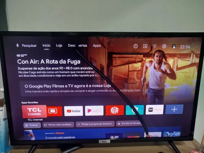 TV TCL 32" com tela trincada