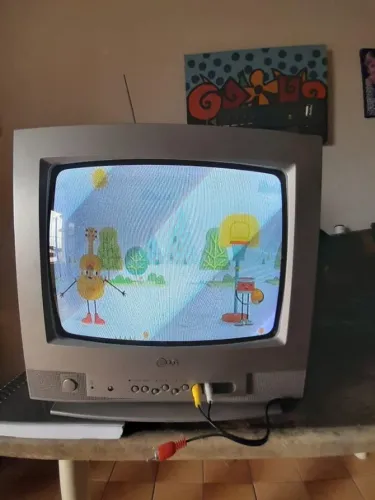 Televisão LG de 14 polegadas COM CONVERSOR DIGITAL funcionando perfeitamente