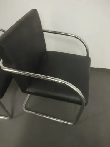 Vende-se cadeira de couro 100 as duas