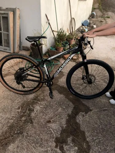 Bike aro 29, 10v, inteira shimano, freio hidráulico