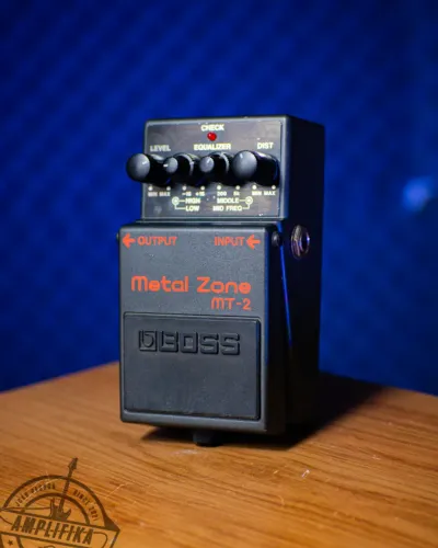 Pedal de Efeito Boss Metal Zone MT-2