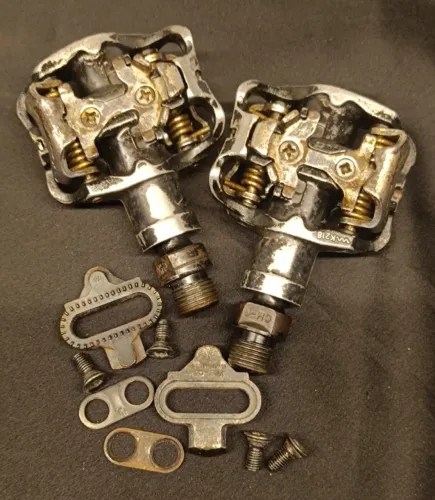 Excelente Pedal Clip para Mountain Bike Padrão SPD - [Seminovo / Bom Estado]