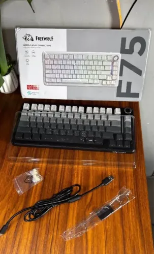 Teclado Mecânico sem fio F75 Tri-Mode (USB, BT e 2.4GHz) RGB, NOVO/LACRADO R$270 · Em est