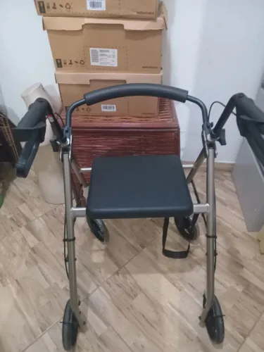 Andador que virá cadeira