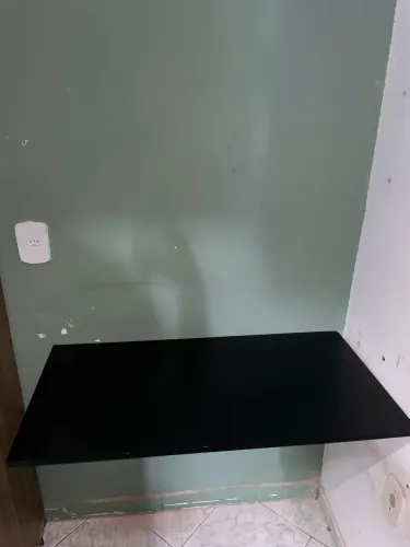 Mesa de pc suspensa