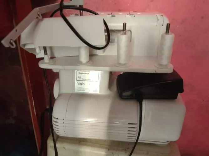 Overlock Elgin 2000 - Perfeita para Confecção e Acabamento Profissional!