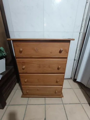 Cômoda de Madeira com 4gavetas
