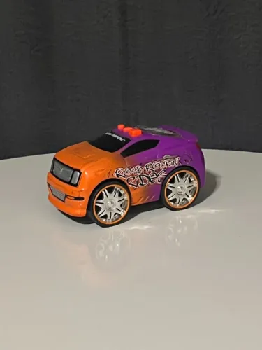 Carrinho com sons e luzes da  Toys State