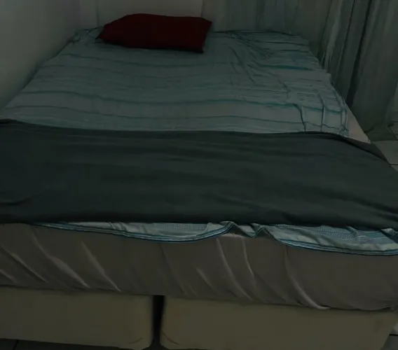Cama de casal e colchão