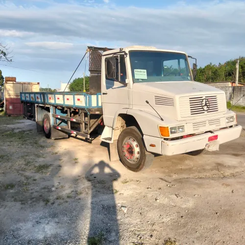 Caminhão Mercedes