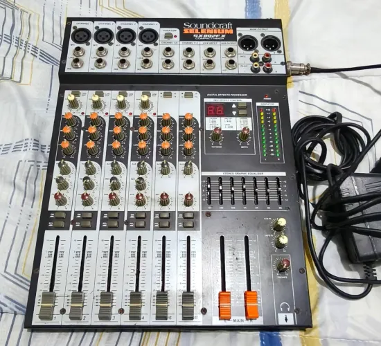 Mesa de som Soundcraft Selenium