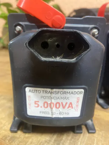 Transformador de voltagem 127 / 220 
