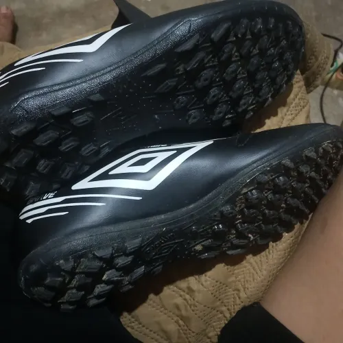 Chuteira umbro original 