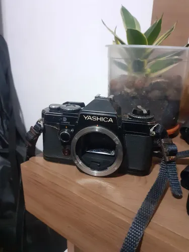 Câmera Yashica FXD
