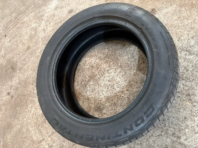 Pneu 215/55/17 Continental 