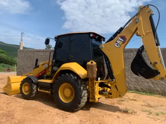 Retroescavadeira Caterpillar