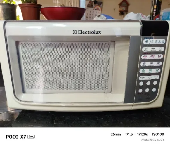 Microondas Eletrolux 23 litros 220vts ótimo estado