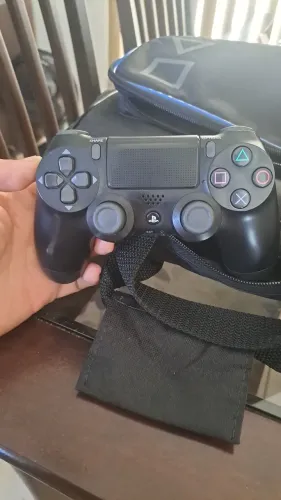 Vendo manete original Playstation 4 em ótimo estado