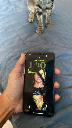 iPhone 11 Pro 64GB Gold - Funciona Tudo, Só Trocar a Tela