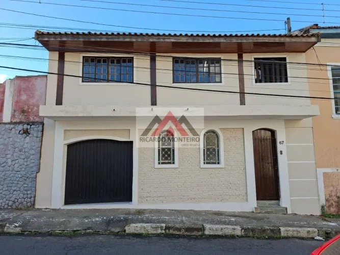 Casa com 4 dormitórios para alugar, 236 m² por R$ 2.990/mês - Santana - Pindamonhangaba/SP