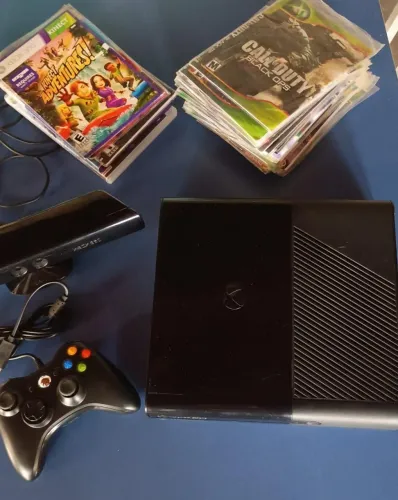 Xbox 360 + Kinect Sensor + Jogos