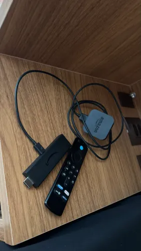 Fire TV Stick 4K com Controle Remoto por Voz