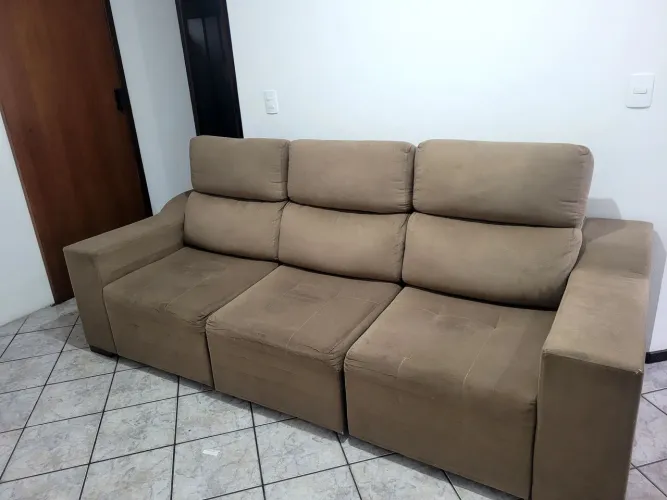 Sofá retrátil e reclinável