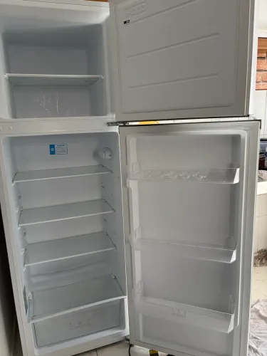 Geladeira Midea