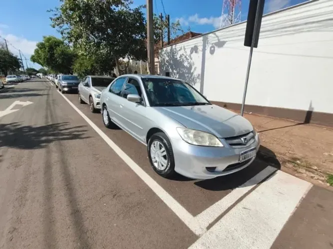 Honda Civic Sedan LX 1.7 16V 115cv Mec. 4P 2004