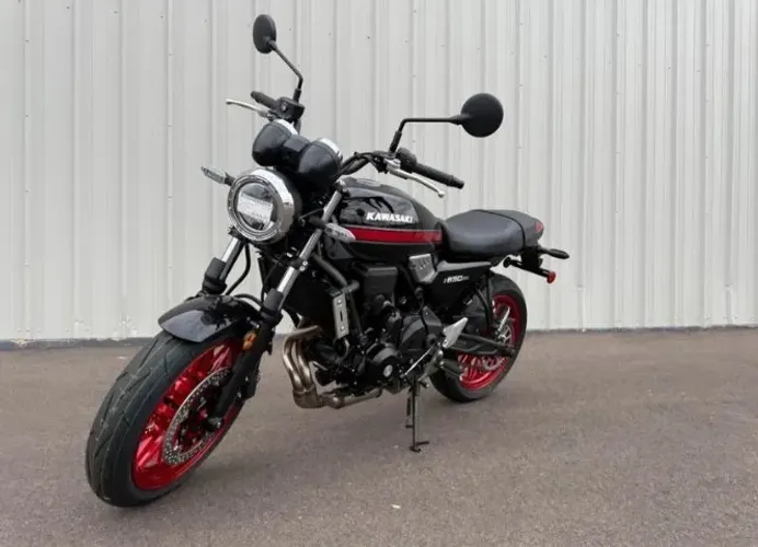 KAWASAKI Z650 RS PRETA