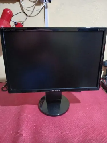 Samsung LCD de 19" com base articulável