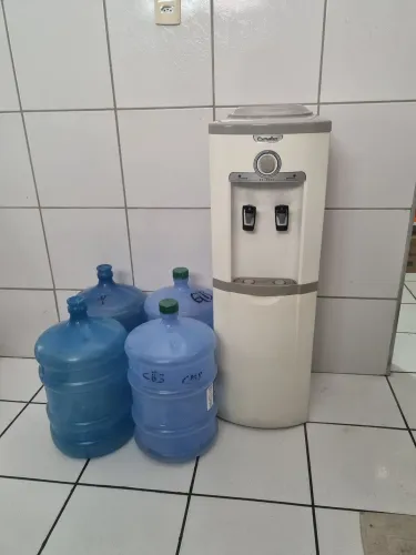 Gelagua de coluna Esmaltec