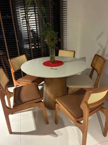 Mesa 1,10m diâmetro com ou sem 4 cadeiras - Excelente estado