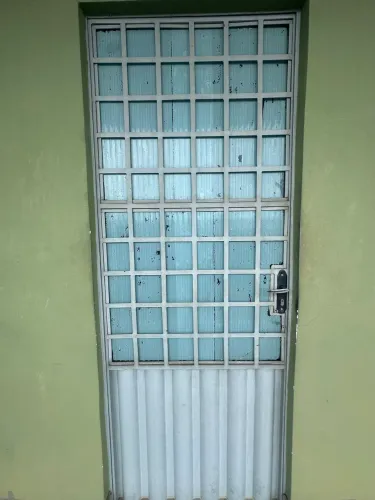 Vende-se Porta ferro 