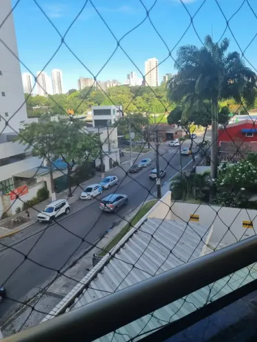 Apartamento para venda possui 124 metros quadrados com 4 quartos em Casa Amarela - Recife